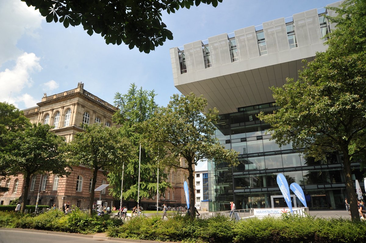 RWTH Aachen Hauptgebaeude und SuperC-original_klein_RJPkRIb.jpg